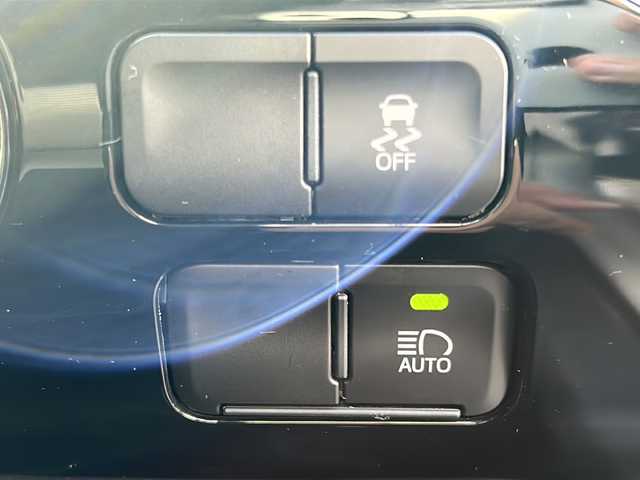 トヨタ プリウス S 福島県 2019(令1)年 6.7万km スティールブロンドM バックカメラ　４ＷＤ　ＬＥＤヘッドライト　純正ホイール　Ｂｌｕｅｔｏｏｔｈ　ドライブレコーダー　ＥＴＣ　純正ナビ　クルコン　純正フロアマット　オートライト　ドアバイザー　電格ミラー　盗難防止センサー