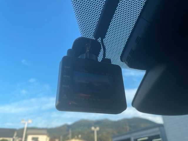 トヨタ プリウス S 福島県 2019(令1)年 6.7万km スティールブロンドM バックカメラ　４ＷＤ　ＬＥＤヘッドライト　純正ホイール　Ｂｌｕｅｔｏｏｔｈ　ドライブレコーダー　ＥＴＣ　純正ナビ　クルコン　純正フロアマット　オートライト　ドアバイザー　電格ミラー　盗難防止センサー