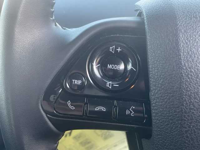 トヨタ プリウス S 福島県 2019(令1)年 6.7万km スティールブロンドM バックカメラ　４ＷＤ　ＬＥＤヘッドライト　純正ホイール　Ｂｌｕｅｔｏｏｔｈ　ドライブレコーダー　ＥＴＣ　純正ナビ　クルコン　純正フロアマット　オートライト　ドアバイザー　電格ミラー　盗難防止センサー