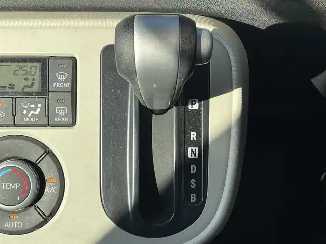 ダイハツ ミラ ココア X 滋賀県 2016(平28)年 10.6万km パールホワイトⅢ ワンオーナー/社外ナビ/・ワンセグ/CD/シートリフター/電動格納ミラー/アイドリングストップ/14インチAW付スタッドレスタイヤ積載/スマートキー