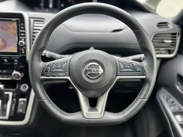 日産 セレナ ハイウェイスター Vセレクション 東京都 2018(平30)年 6万km ブリリアントホワイトパール 純正SDナビ（9インチ/MM518D-L）/・Bluetoothオーディオ/USBオーディオ/・フルセグTV/DVD/Blu-ray/SD/純正後席用モニター（フリップダウン式）/プロパイロット/インテリジェントアラウンドビューモニター/LEDヘッドランプ/ハンズフリーオートスライドドア（両側）/インテリジェントルームミラー/ビルトインETC/純正ドライブレコーダー（DJ4-D/前方）/取扱説明書/保証書/スペアキー1本