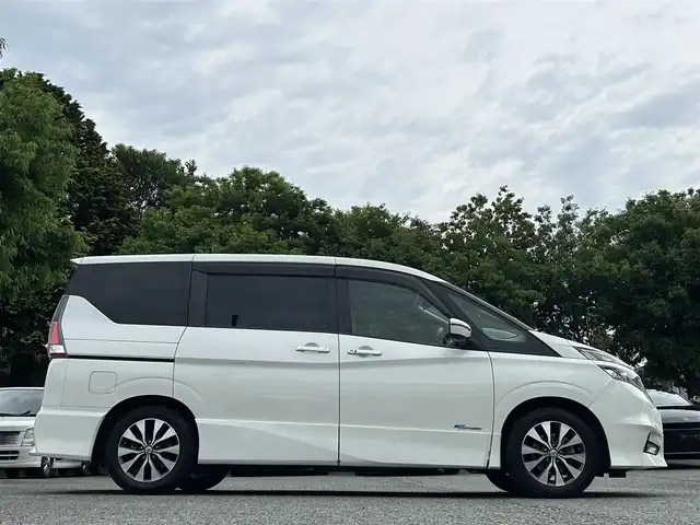 日産 セレナ ハイウェイスター Vセレクション 東京都 2018(平30)年 6万km ブリリアントホワイトパール 純正SDナビ（9インチ/MM518D-L）/・Bluetoothオーディオ/USBオーディオ/・フルセグTV/DVD/Blu-ray/SD/純正後席用モニター（フリップダウン式）/プロパイロット/インテリジェントアラウンドビューモニター/LEDヘッドランプ/ハンズフリーオートスライドドア（両側）/インテリジェントルームミラー/ビルトインETC/純正ドライブレコーダー（DJ4-D/前方）/取扱説明書/保証書/スペアキー1本