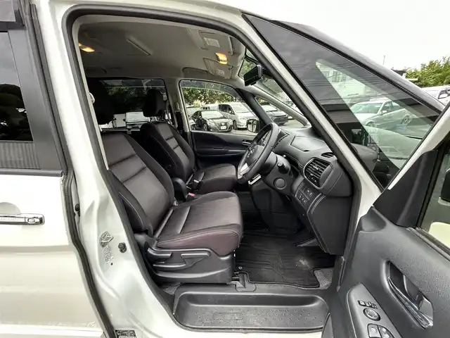 日産 セレナ ハイウェイスター Vセレクション 東京都 2018(平30)年 6万km ブリリアントホワイトパール 純正SDナビ（9インチ/MM518D-L）/・Bluetoothオーディオ/USBオーディオ/・フルセグTV/DVD/Blu-ray/SD/純正後席用モニター（フリップダウン式）/プロパイロット/インテリジェントアラウンドビューモニター/LEDヘッドランプ/ハンズフリーオートスライドドア（両側）/インテリジェントルームミラー/ビルトインETC/純正ドライブレコーダー（DJ4-D/前方）/取扱説明書/保証書/スペアキー1本