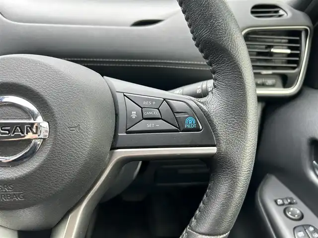 日産 セレナ ハイウェイスター Vセレクション 東京都 2018(平30)年 6万km ブリリアントホワイトパール 純正SDナビ（9インチ/MM518D-L）/・Bluetoothオーディオ/USBオーディオ/・フルセグTV/DVD/Blu-ray/SD/純正後席用モニター（フリップダウン式）/プロパイロット/インテリジェントアラウンドビューモニター/LEDヘッドランプ/ハンズフリーオートスライドドア（両側）/インテリジェントルームミラー/ビルトインETC/純正ドライブレコーダー（DJ4-D/前方）/取扱説明書/保証書/スペアキー1本
