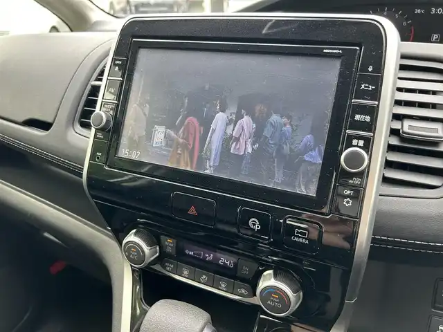 日産 セレナ ハイウェイスター Vセレクション 東京都 2018(平30)年 6万km ブリリアントホワイトパール 純正SDナビ（9インチ/MM518D-L）/・Bluetoothオーディオ/USBオーディオ/・フルセグTV/DVD/Blu-ray/SD/純正後席用モニター（フリップダウン式）/プロパイロット/インテリジェントアラウンドビューモニター/LEDヘッドランプ/ハンズフリーオートスライドドア（両側）/インテリジェントルームミラー/ビルトインETC/純正ドライブレコーダー（DJ4-D/前方）/取扱説明書/保証書/スペアキー1本