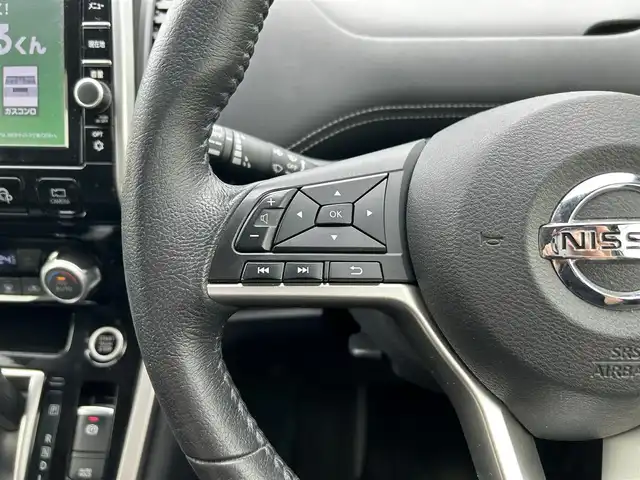 日産 セレナ ハイウェイスター Vセレクション 東京都 2018(平30)年 6万km ブリリアントホワイトパール 純正SDナビ（9インチ/MM518D-L）/・Bluetoothオーディオ/USBオーディオ/・フルセグTV/DVD/Blu-ray/SD/純正後席用モニター（フリップダウン式）/プロパイロット/インテリジェントアラウンドビューモニター/LEDヘッドランプ/ハンズフリーオートスライドドア（両側）/インテリジェントルームミラー/ビルトインETC/純正ドライブレコーダー（DJ4-D/前方）/取扱説明書/保証書/スペアキー1本