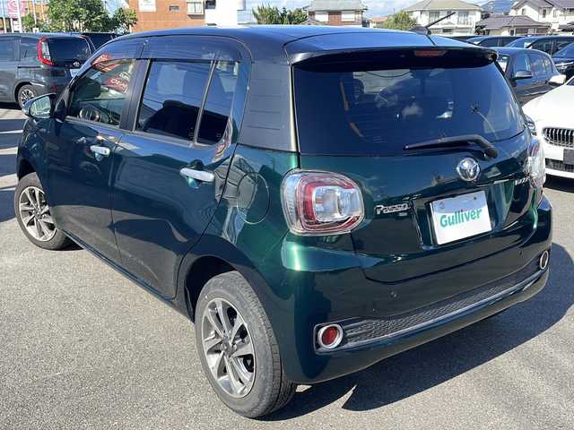 トヨタ パッソ モーダ　S 山口県 2016(平28)年 7.9万km ブラックマイカメタリック/ダークエメラルドマイカ 2トーン 純正ナビ【NSZN-W64T】/フルセグTV/Bluetooth/CD/DVD/バックカメラ/衝突被害軽減ブレーキ/ミラー型ドライブレコーダー/フォグランプ/ドアバイザー/ビルトインETC/バニティーミラー/運転席ハイトアジャスト/純正フロアマット/純正モデリスタ14インチアルミホイール