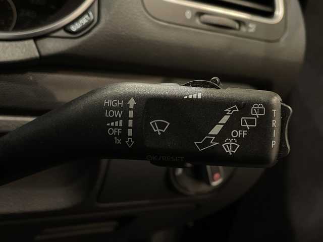 フォルクスワーゲン ゴルフ TSI コンフォートライン 新潟県 2011(平23)年 8.3万km ディープブラックパールエフェクト ビークルダイナミックコントロール/イモビライザー/ETC/Bluetooth/TV/FM/AM