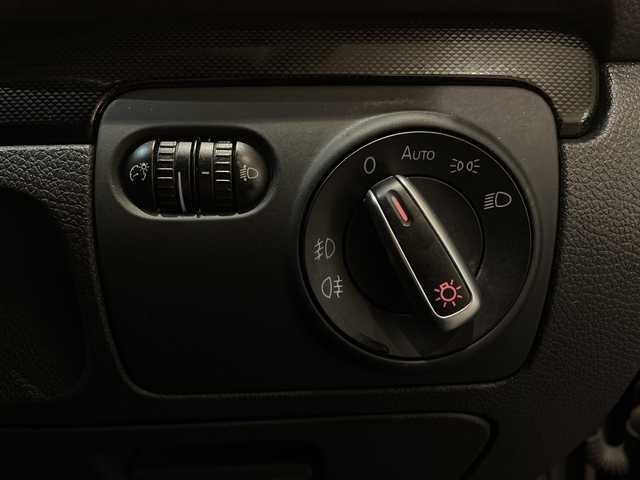 フォルクスワーゲン ゴルフ TSI コンフォートライン 新潟県 2011(平23)年 8.3万km ディープブラックパールエフェクト ビークルダイナミックコントロール/イモビライザー/ETC/Bluetooth/TV/FM/AM