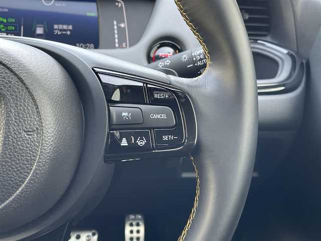 ホンダ フィット e:HEV RS 東京都 2023(令5)年 1.5万km メテオロイドグレーメタリック 純正コネクトナビ/バックモニター/衝突被害軽減ブレーキ/路外逸脱抑制/アダプティブクルーズコントロール/ソナー/ETC/ドライブレコーダー/ステアリングスイッチ/横滑り防止措置/ステアリングスイッチ