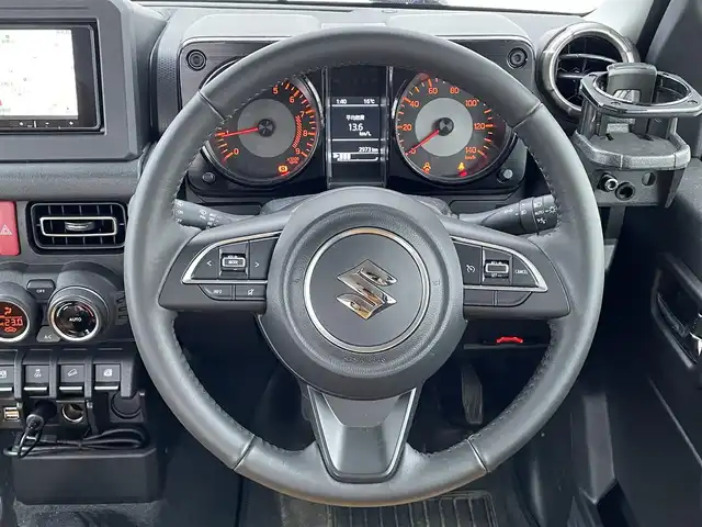 スズキ ジムニー XC 新潟県 2023(令5)年 0.3万km ピュアホワイトP ワンオーナー/衝突軽減/社外マフラー(純正積み込み)/社外ナビ/(AM/FM/CD/DVD/BT/フルセグ)/ETC/社外ドライブレコーダー(前)/クルーズコントロール/アイドリングストップ/シートヒーター/革巻きステアリング/ステアリングスイッチ/AUTOライト/LEDヘッドライト/フォグランプ/プッシュスタート/スマートキー/シートカバー(前のみ)/社外フロアマット