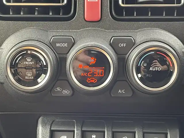 スズキ ジムニー XC 新潟県 2023(令5)年 0.3万km ピュアホワイトP ワンオーナー/衝突軽減/社外マフラー(純正積み込み)/社外ナビ/(AM/FM/CD/DVD/BT/フルセグ)/ETC/社外ドライブレコーダー(前)/クルーズコントロール/アイドリングストップ/シートヒーター/革巻きステアリング/ステアリングスイッチ/AUTOライト/LEDヘッドライト/フォグランプ/プッシュスタート/スマートキー/シートカバー(前のみ)/社外フロアマット