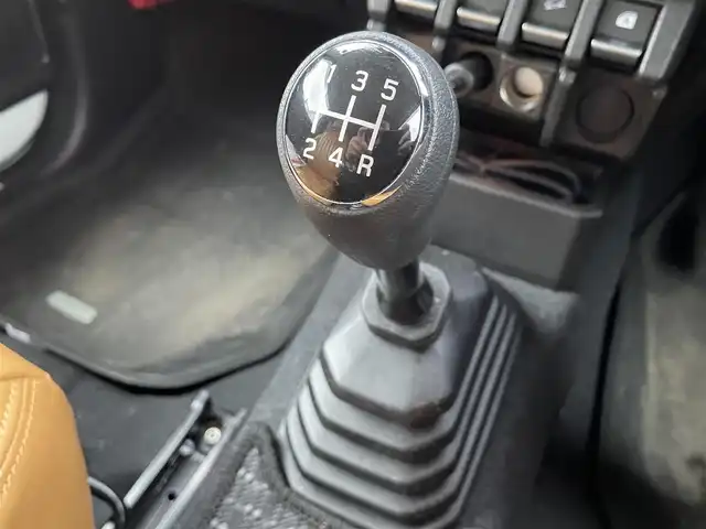 スズキ ジムニー XC 新潟県 2023(令5)年 0.3万km ピュアホワイトP ワンオーナー/衝突軽減/社外マフラー(純正積み込み)/社外ナビ/(AM/FM/CD/DVD/BT/フルセグ)/ETC/社外ドライブレコーダー(前)/クルーズコントロール/アイドリングストップ/シートヒーター/革巻きステアリング/ステアリングスイッチ/AUTOライト/LEDヘッドライト/フォグランプ/プッシュスタート/スマートキー/シートカバー(前のみ)/社外フロアマット