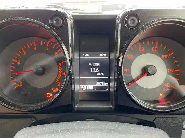 スズキ ジムニー XC 新潟県 2023(令5)年 0.3万km ピュアホワイトP ワンオーナー/衝突軽減/社外マフラー(純正積み込み)/社外ナビ/(AM/FM/CD/DVD/BT/フルセグ)/ETC/社外ドライブレコーダー(前)/クルーズコントロール/アイドリングストップ/シートヒーター/革巻きステアリング/ステアリングスイッチ/AUTOライト/LEDヘッドライト/フォグランプ/プッシュスタート/スマートキー/シートカバー(前のみ)/社外フロアマット