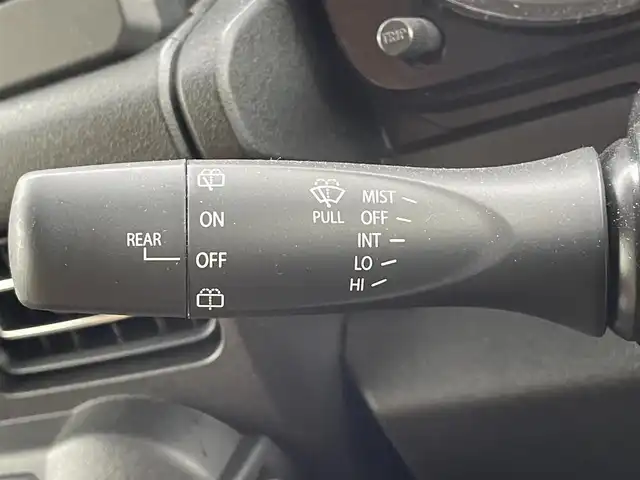 スズキ ジムニー XC 新潟県 2023(令5)年 0.3万km ピュアホワイトP ワンオーナー/衝突軽減/社外マフラー(純正積み込み)/社外ナビ/(AM/FM/CD/DVD/BT/フルセグ)/ETC/社外ドライブレコーダー(前)/クルーズコントロール/アイドリングストップ/シートヒーター/革巻きステアリング/ステアリングスイッチ/AUTOライト/LEDヘッドライト/フォグランプ/プッシュスタート/スマートキー/シートカバー(前のみ)/社外フロアマット