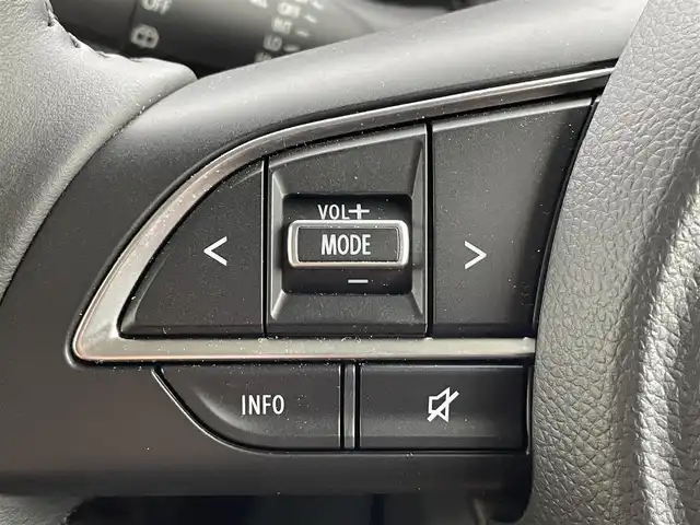 スズキ ジムニー XC 新潟県 2023(令5)年 0.3万km ピュアホワイトP ワンオーナー/衝突軽減/社外マフラー(純正積み込み)/社外ナビ/(AM/FM/CD/DVD/BT/フルセグ)/ETC/社外ドライブレコーダー(前)/クルーズコントロール/アイドリングストップ/シートヒーター/革巻きステアリング/ステアリングスイッチ/AUTOライト/LEDヘッドライト/フォグランプ/プッシュスタート/スマートキー/シートカバー(前のみ)/社外フロアマット