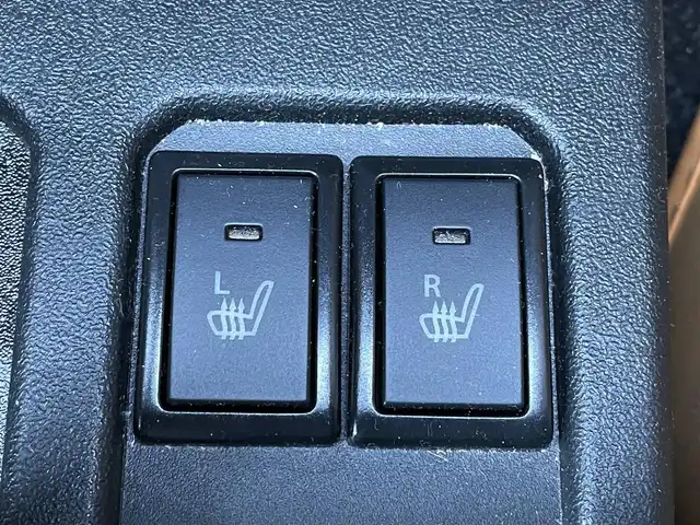 スズキ ジムニー XC 新潟県 2023(令5)年 0.3万km ピュアホワイトP ワンオーナー/衝突軽減/社外マフラー(純正積み込み)/社外ナビ/(AM/FM/CD/DVD/BT/フルセグ)/ETC/社外ドライブレコーダー(前)/クルーズコントロール/アイドリングストップ/シートヒーター/革巻きステアリング/ステアリングスイッチ/AUTOライト/LEDヘッドライト/フォグランプ/プッシュスタート/スマートキー/シートカバー(前のみ)/社外フロアマット