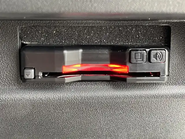 スズキ ジムニー XC 新潟県 2023(令5)年 0.3万km ピュアホワイトP ワンオーナー/衝突軽減/社外マフラー(純正積み込み)/社外ナビ/(AM/FM/CD/DVD/BT/フルセグ)/ETC/社外ドライブレコーダー(前)/クルーズコントロール/アイドリングストップ/シートヒーター/革巻きステアリング/ステアリングスイッチ/AUTOライト/LEDヘッドライト/フォグランプ/プッシュスタート/スマートキー/シートカバー(前のみ)/社外フロアマット