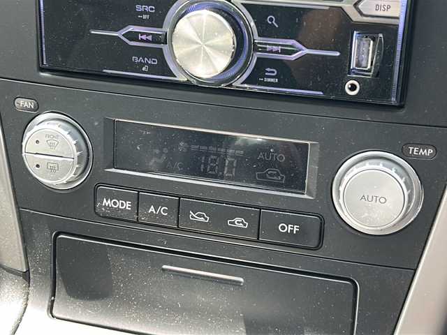 スバル レガシィ Ｂ４ 2．0i Bスポーツ 福島県 2006(平18)年 13.5万km サテンホワイトパール ｃａｒｒｏｚｚｅｒｉａオーディオ　ＣＤ　ＵＳＢ　ＥＴＣ　サマータイヤ付１７インチＡＷ　シートカバー　純正フロアマット　ＲＡＺＯアクセルペダル　ＡＡＣ　ＰＳ　ＰＷ　シガーソケット　スペアタイヤ