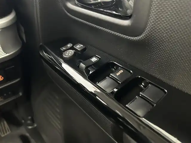 スズキ スペーシア カスタム HYBRID XS 千葉県 2020(令2)年 6万km フェニックスレッドパール/ブルーイッシュブラックパール 禁煙車/スズキセーフティサポート/・デュアルセンサーブレーキサポート/・車線逸脱警報機能/・ふらつき警報機能/・先行車発進お知らせ機能/・オートマチックハイビーム/・リヤパーキングセンサー/純正8インチナビ/　CD/DVD/BT/フルセグTV/両側パワースライドドア/ビルトインETC/運転席シートヒーター/プッシュスタート&スマートキー/革巻きステアリング/ステアリングスイッチ/電動格納ミラー/純正15インチアルミホイール/LEDヘッドライト