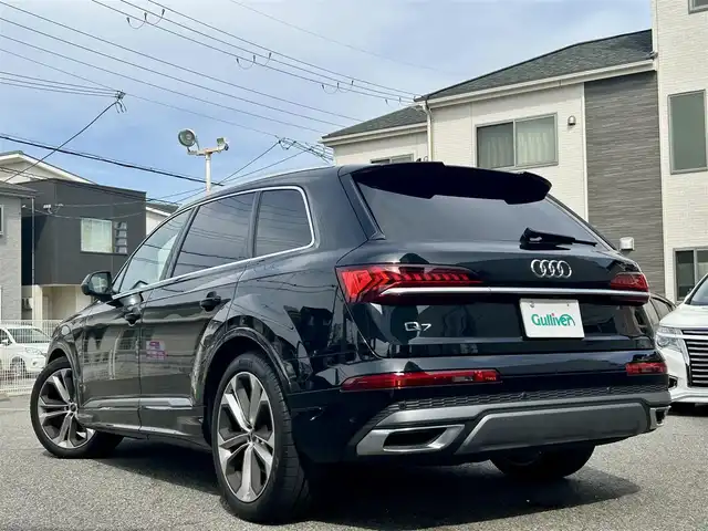 アウディ Ｑ７ 兵庫県 2020(令2)年 1.2万km ディープブラックパールエフェクト ワンオーナー/純正ナビ/・Bluetooth/・AM/FM/・Apple car play/前後ドラレコ/ビルトインETC/パワーバックドア/パワーシートD/N/全周囲カメラ/本革シート/シートヒーター/電動格納サードシート/イージークローザードア/パノラマルーフ/AW21インチオプション/運転支援/・衝突軽減ブレーキ/・レーンキープアシスト/・横滑り防止/・パーキングアシスト/・アダプティブクルーズコントロール/・ブラインドスポットモニター/・オートマチックハイビーム/備品/・取扱説明書/・保証書/・スマートキー2