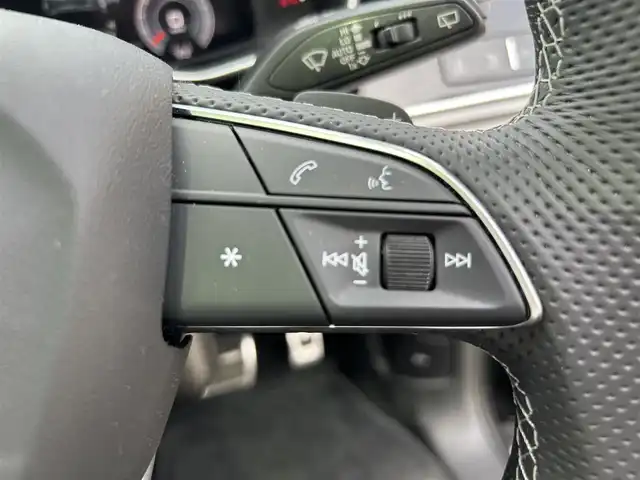 アウディ Ｑ７ 兵庫県 2020(令2)年 1.2万km ディープブラックパールエフェクト ワンオーナー/純正ナビ/・Bluetooth/・AM/FM/・Apple car play/前後ドラレコ/ビルトインETC/パワーバックドア/パワーシートD/N/全周囲カメラ/本革シート/シートヒーター/電動格納サードシート/イージークローザードア/パノラマルーフ/AW21インチオプション/運転支援/・衝突軽減ブレーキ/・レーンキープアシスト/・横滑り防止/・パーキングアシスト/・アダプティブクルーズコントロール/・ブラインドスポットモニター/・オートマチックハイビーム/備品/・取扱説明書/・保証書/・スマートキー2