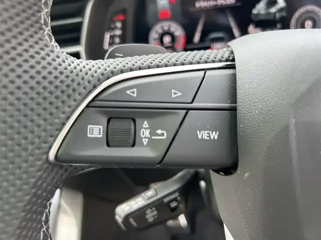 アウディ Ｑ７ 兵庫県 2020(令2)年 1.2万km ディープブラックパールエフェクト ワンオーナー/純正ナビ/・Bluetooth/・AM/FM/・Apple car play/前後ドラレコ/ビルトインETC/パワーバックドア/パワーシートD/N/全周囲カメラ/本革シート/シートヒーター/電動格納サードシート/イージークローザードア/パノラマルーフ/AW21インチオプション/運転支援/・衝突軽減ブレーキ/・レーンキープアシスト/・横滑り防止/・パーキングアシスト/・アダプティブクルーズコントロール/・ブラインドスポットモニター/・オートマチックハイビーム/備品/・取扱説明書/・保証書/・スマートキー2