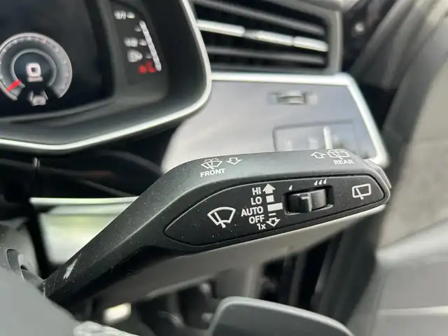 アウディ Ｑ７ 兵庫県 2020(令2)年 1.2万km ディープブラックパールエフェクト ワンオーナー/純正ナビ/・Bluetooth/・AM/FM/・Apple car play/前後ドラレコ/ビルトインETC/パワーバックドア/パワーシートD/N/全周囲カメラ/本革シート/シートヒーター/電動格納サードシート/イージークローザードア/パノラマルーフ/AW21インチオプション/運転支援/・衝突軽減ブレーキ/・レーンキープアシスト/・横滑り防止/・パーキングアシスト/・アダプティブクルーズコントロール/・ブラインドスポットモニター/・オートマチックハイビーム/備品/・取扱説明書/・保証書/・スマートキー2