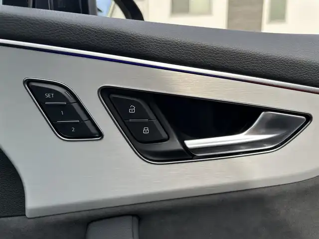 アウディ Ｑ７ 兵庫県 2020(令2)年 1.2万km ディープブラックパールエフェクト ワンオーナー/純正ナビ/・Bluetooth/・AM/FM/・Apple car play/前後ドラレコ/ビルトインETC/パワーバックドア/パワーシートD/N/全周囲カメラ/本革シート/シートヒーター/電動格納サードシート/イージークローザードア/パノラマルーフ/AW21インチオプション/運転支援/・衝突軽減ブレーキ/・レーンキープアシスト/・横滑り防止/・パーキングアシスト/・アダプティブクルーズコントロール/・ブラインドスポットモニター/・オートマチックハイビーム/備品/・取扱説明書/・保証書/・スマートキー2