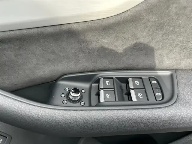 アウディ Ｑ７ 兵庫県 2020(令2)年 1.2万km ディープブラックパールエフェクト ワンオーナー/純正ナビ/・Bluetooth/・AM/FM/・Apple car play/前後ドラレコ/ビルトインETC/パワーバックドア/パワーシートD/N/全周囲カメラ/本革シート/シートヒーター/電動格納サードシート/イージークローザードア/パノラマルーフ/AW21インチオプション/運転支援/・衝突軽減ブレーキ/・レーンキープアシスト/・横滑り防止/・パーキングアシスト/・アダプティブクルーズコントロール/・ブラインドスポットモニター/・オートマチックハイビーム/備品/・取扱説明書/・保証書/・スマートキー2