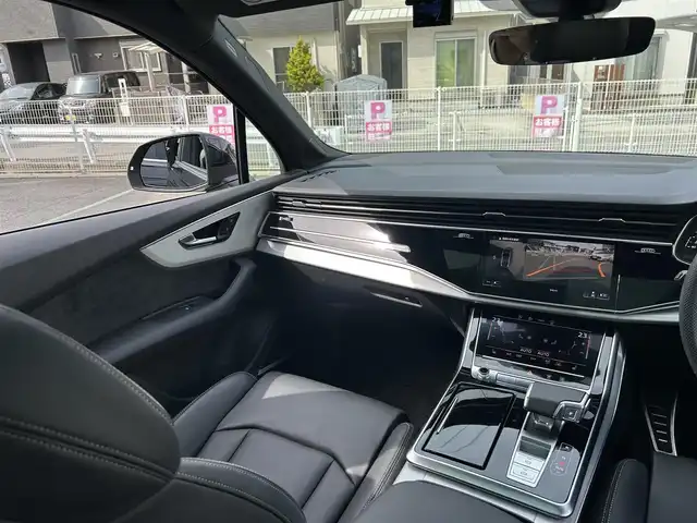 アウディ Ｑ７ 兵庫県 2020(令2)年 1.2万km ディープブラックパールエフェクト ワンオーナー/純正ナビ/・Bluetooth/・AM/FM/・Apple car play/前後ドラレコ/ビルトインETC/パワーバックドア/パワーシートD/N/全周囲カメラ/本革シート/シートヒーター/電動格納サードシート/イージークローザードア/パノラマルーフ/AW21インチオプション/運転支援/・衝突軽減ブレーキ/・レーンキープアシスト/・横滑り防止/・パーキングアシスト/・アダプティブクルーズコントロール/・ブラインドスポットモニター/・オートマチックハイビーム/備品/・取扱説明書/・保証書/・スマートキー2