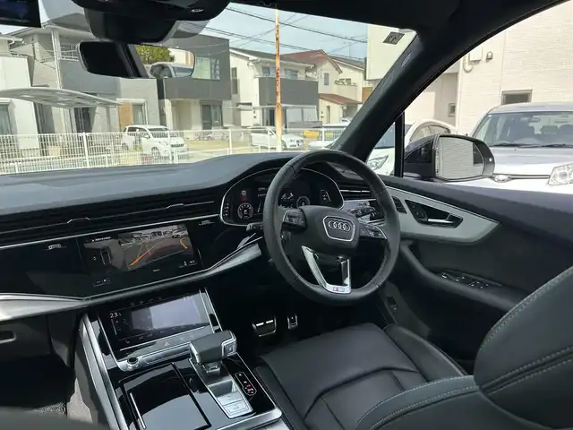 アウディ Ｑ７ 兵庫県 2020(令2)年 1.2万km ディープブラックパールエフェクト ワンオーナー/純正ナビ/・Bluetooth/・AM/FM/・Apple car play/前後ドラレコ/ビルトインETC/パワーバックドア/パワーシートD/N/全周囲カメラ/本革シート/シートヒーター/電動格納サードシート/イージークローザードア/パノラマルーフ/AW21インチオプション/運転支援/・衝突軽減ブレーキ/・レーンキープアシスト/・横滑り防止/・パーキングアシスト/・アダプティブクルーズコントロール/・ブラインドスポットモニター/・オートマチックハイビーム/備品/・取扱説明書/・保証書/・スマートキー2