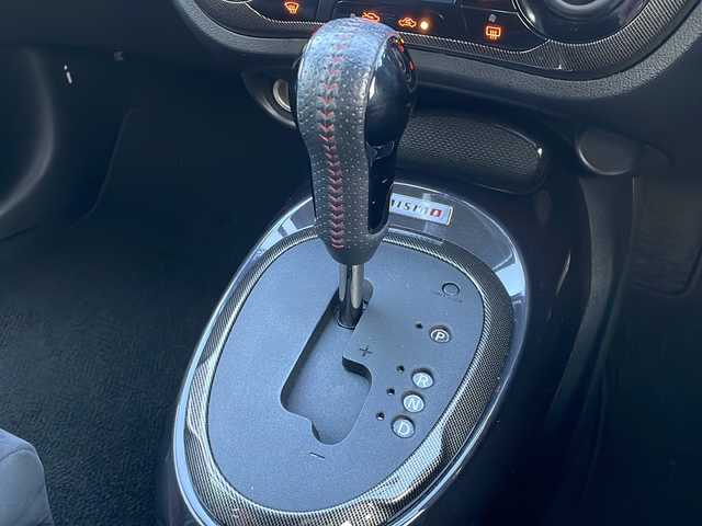 日産 ジューク ニスモ RS 道東・釧路十勝 2015(平27)年 10万km ホワイト 純正ナビ(AM/FM/CD/DVD/BT/SD/フルセグ)/ETC/全方位バックカメラ/社外マフラー(カキモト)/パドルシフト/4WDセレクタースイッチ/ハーフレザー/ドラレコ前後/オートライト/横滑り防止/電格ミラー/プッシュスタート