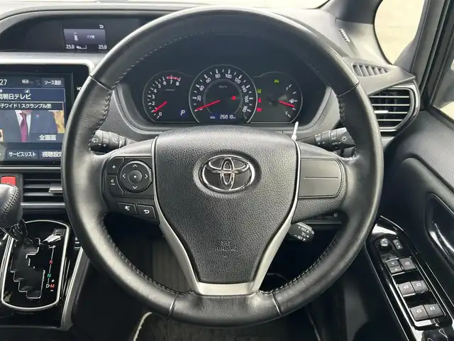 トヨタ ヴォクシー ZS 煌Ⅱ 静岡県 2020(令2)年 2.7万km ブラック 純正１０インチナビ　/・フルセグＴＶ　/・Ｂｌｕｅｔｏｏｔｈ接続　/・ＤＶＤ再生　/トヨタセーフティーセンス　/プリクラッシュセーフティ/レーンキープアシスト/横滑り防止装置/クルーズコントロール/両側パワースライドドア/バックカメラ/プッシュスタート　/スマートキー　/前後コーナーセンサー　/ドライブレコーダー/ビルトインＥＴＣ2.0/LEDオートライト/オートハイビーム/純正16インチアルミホイール