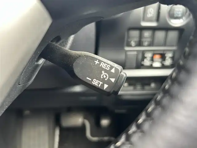 トヨタ ヴォクシー ZS 煌Ⅱ 静岡県 2020(令2)年 2.7万km ブラック 純正１０インチナビ　/・フルセグＴＶ　/・Ｂｌｕｅｔｏｏｔｈ接続　/・ＤＶＤ再生　/トヨタセーフティーセンス　/プリクラッシュセーフティ/レーンキープアシスト/横滑り防止装置/クルーズコントロール/両側パワースライドドア/バックカメラ/プッシュスタート　/スマートキー　/前後コーナーセンサー　/ドライブレコーダー/ビルトインＥＴＣ2.0/LEDオートライト/オートハイビーム/純正16インチアルミホイール