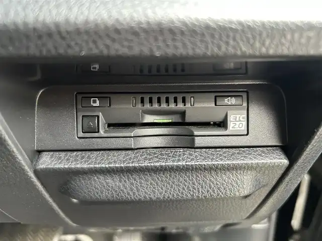 トヨタ ヴォクシー ZS 煌Ⅱ 静岡県 2020(令2)年 2.7万km ブラック 純正１０インチナビ　/・フルセグＴＶ　/・Ｂｌｕｅｔｏｏｔｈ接続　/・ＤＶＤ再生　/トヨタセーフティーセンス　/プリクラッシュセーフティ/レーンキープアシスト/横滑り防止装置/クルーズコントロール/両側パワースライドドア/バックカメラ/プッシュスタート　/スマートキー　/前後コーナーセンサー　/ドライブレコーダー/ビルトインＥＴＣ2.0/LEDオートライト/オートハイビーム/純正16インチアルミホイール