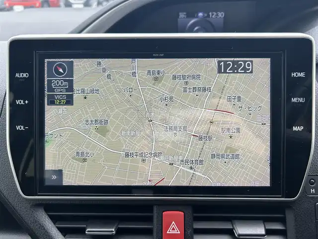 トヨタ ヴォクシー ZS 煌Ⅱ 静岡県 2020(令2)年 2.7万km ブラック 純正１０インチナビ　/・フルセグＴＶ　/・Ｂｌｕｅｔｏｏｔｈ接続　/・ＤＶＤ再生　/トヨタセーフティーセンス　/プリクラッシュセーフティ/レーンキープアシスト/横滑り防止装置/クルーズコントロール/両側パワースライドドア/バックカメラ/プッシュスタート　/スマートキー　/前後コーナーセンサー　/ドライブレコーダー/ビルトインＥＴＣ2.0/LEDオートライト/オートハイビーム/純正16インチアルミホイール