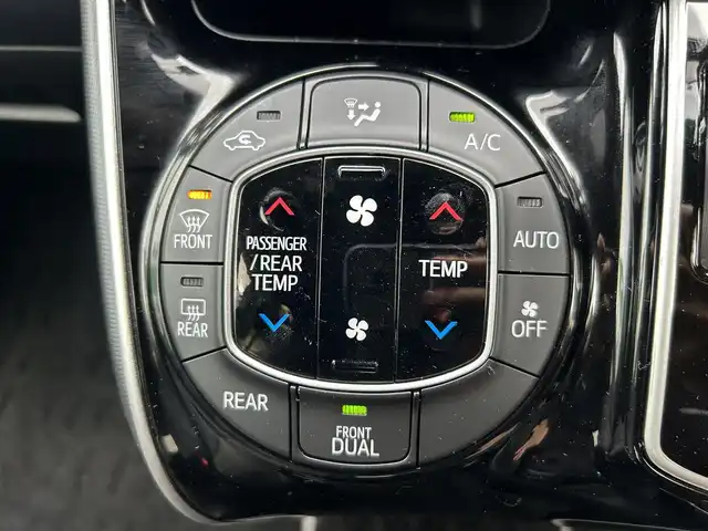 トヨタ ヴォクシー ZS 煌Ⅱ 静岡県 2020(令2)年 2.7万km ブラック 純正１０インチナビ　/・フルセグＴＶ　/・Ｂｌｕｅｔｏｏｔｈ接続　/・ＤＶＤ再生　/トヨタセーフティーセンス　/プリクラッシュセーフティ/レーンキープアシスト/横滑り防止装置/クルーズコントロール/両側パワースライドドア/バックカメラ/プッシュスタート　/スマートキー　/前後コーナーセンサー　/ドライブレコーダー/ビルトインＥＴＣ2.0/LEDオートライト/オートハイビーム/純正16インチアルミホイール