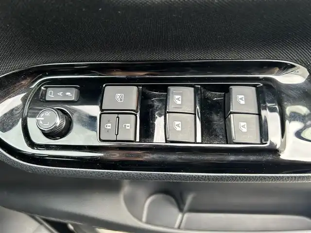 トヨタ ヴォクシー ZS 煌Ⅱ 静岡県 2020(令2)年 2.7万km ブラック 純正１０インチナビ　/・フルセグＴＶ　/・Ｂｌｕｅｔｏｏｔｈ接続　/・ＤＶＤ再生　/トヨタセーフティーセンス　/プリクラッシュセーフティ/レーンキープアシスト/横滑り防止装置/クルーズコントロール/両側パワースライドドア/バックカメラ/プッシュスタート　/スマートキー　/前後コーナーセンサー　/ドライブレコーダー/ビルトインＥＴＣ2.0/LEDオートライト/オートハイビーム/純正16インチアルミホイール