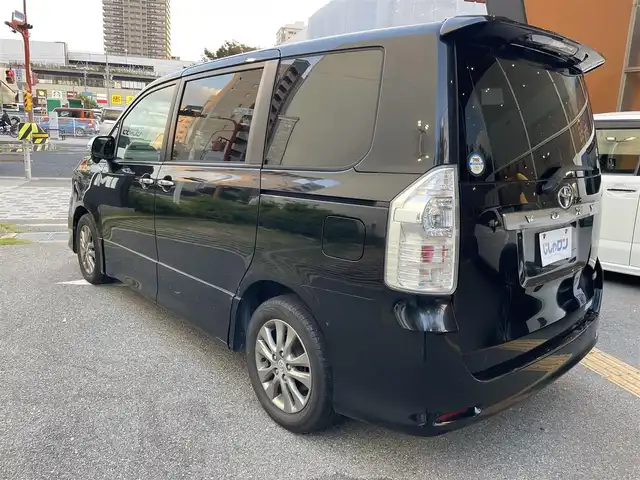 トヨタ ヴォクシー ZS 煌 兵庫県 2011(平23)年 9.8万km ブラック (株)IDOMが運営する【じしゃロン西宮店】の自社ローン専用車両になります。こちらは現金またはオートローンご利用時の価格です。自社ローンご希望の方は別途その旨お申付け下さい/＊ETC/＊バックカメラ/＊パワステ/＊パワーウィンドウ/＊フルセグ/＊ドラレコあり/＊両側パワスラ/＊オートライト