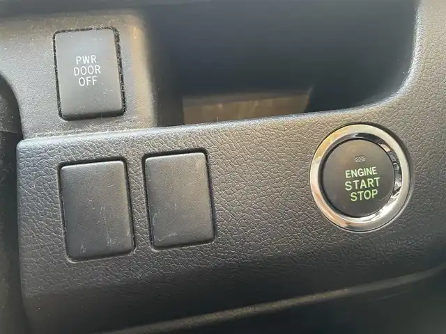 トヨタ ヴォクシー ZS 煌 兵庫県 2011(平23)年 9.8万km ブラック (株)IDOMが運営する【じしゃロン西宮店】の自社ローン専用車両になります。こちらは現金またはオートローンご利用時の価格です。自社ローンご希望の方は別途その旨お申付け下さい/＊ETC/＊バックカメラ/＊パワステ/＊パワーウィンドウ/＊フルセグ/＊ドラレコあり/＊両側パワスラ/＊オートライト