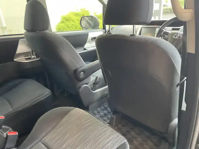 トヨタ ヴォクシー ZS 煌 兵庫県 2011(平23)年 9.8万km ブラック (株)IDOMが運営する【じしゃロン西宮店】の自社ローン専用車両になります。こちらは現金またはオートローンご利用時の価格です。自社ローンご希望の方は別途その旨お申付け下さい/＊ETC/＊バックカメラ/＊パワステ/＊パワーウィンドウ/＊フルセグ/＊ドラレコあり/＊両側パワスラ/＊オートライト