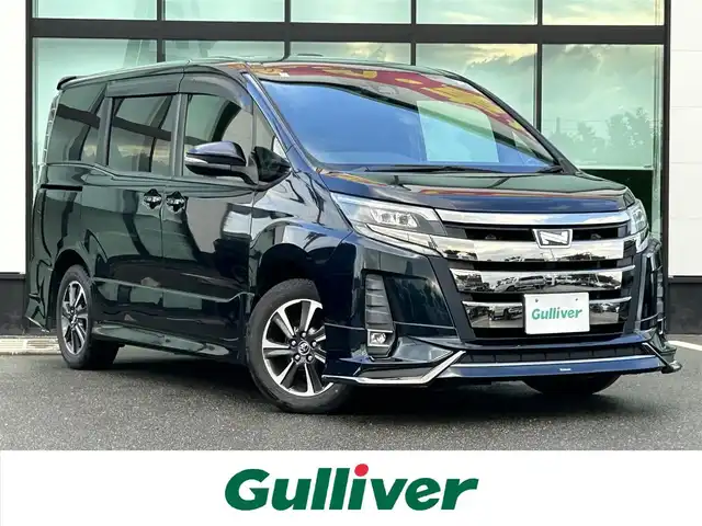 トヨタ ノア Si 和歌山県 2017(平29)年 6.8万km ブラッキッシュアゲハガラスフレーク ALPINE10インチナビ/フルセグTV/Bluetooth/CD/DVD/USB/バックカメラ/ETC/ドライブレコーダー/衝突軽減カメラ/車線逸脱防止機能/クルーズコントロール/サンルーフ/両側パワースライドドア/モデリスタエアロ/革巻きステアリング/ステアリングスイッチ/LEDヘッドライト/フォグランプ/オートライト/オートハイビーム/アイドリングストップ/純正16インチAW/ドアバイザー/プッシュスタート/スマートキー