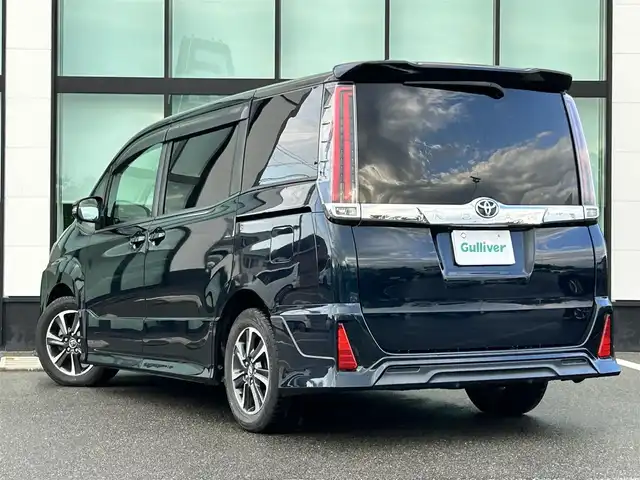 トヨタ ノア Si 和歌山県 2017(平29)年 6.8万km ブラッキッシュアゲハガラスフレーク ALPINE10インチナビ/フルセグTV/Bluetooth/CD/DVD/USB/バックカメラ/ETC/ドライブレコーダー/衝突軽減カメラ/車線逸脱防止機能/クルーズコントロール/サンルーフ/両側パワースライドドア/モデリスタエアロ/革巻きステアリング/ステアリングスイッチ/LEDヘッドライト/フォグランプ/オートライト/オートハイビーム/アイドリングストップ/純正16インチAW/ドアバイザー/プッシュスタート/スマートキー