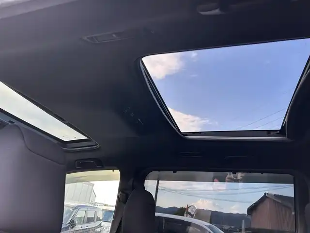 トヨタ ノア Si 和歌山県 2017(平29)年 6.8万km ブラッキッシュアゲハガラスフレーク ALPINE10インチナビ/フルセグTV/Bluetooth/CD/DVD/USB/バックカメラ/ETC/ドライブレコーダー/衝突軽減カメラ/車線逸脱防止機能/クルーズコントロール/サンルーフ/両側パワースライドドア/モデリスタエアロ/革巻きステアリング/ステアリングスイッチ/LEDヘッドライト/フォグランプ/オートライト/オートハイビーム/アイドリングストップ/純正16インチAW/ドアバイザー/プッシュスタート/スマートキー