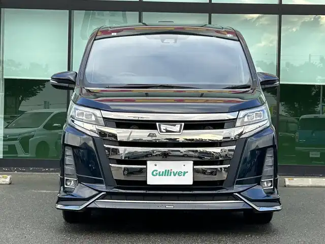 トヨタ ノア Si 和歌山県 2017(平29)年 6.8万km ブラッキッシュアゲハガラスフレーク ALPINE10インチナビ/フルセグTV/Bluetooth/CD/DVD/USB/バックカメラ/ETC/ドライブレコーダー/衝突軽減カメラ/車線逸脱防止機能/クルーズコントロール/サンルーフ/両側パワースライドドア/モデリスタエアロ/革巻きステアリング/ステアリングスイッチ/LEDヘッドライト/フォグランプ/オートライト/オートハイビーム/アイドリングストップ/純正16インチAW/ドアバイザー/プッシュスタート/スマートキー