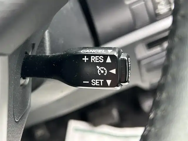 トヨタ ノア Si 和歌山県 2017(平29)年 6.8万km ブラッキッシュアゲハガラスフレーク ALPINE10インチナビ/フルセグTV/Bluetooth/CD/DVD/USB/バックカメラ/ETC/ドライブレコーダー/衝突軽減カメラ/車線逸脱防止機能/クルーズコントロール/サンルーフ/両側パワースライドドア/モデリスタエアロ/革巻きステアリング/ステアリングスイッチ/LEDヘッドライト/フォグランプ/オートライト/オートハイビーム/アイドリングストップ/純正16インチAW/ドアバイザー/プッシュスタート/スマートキー