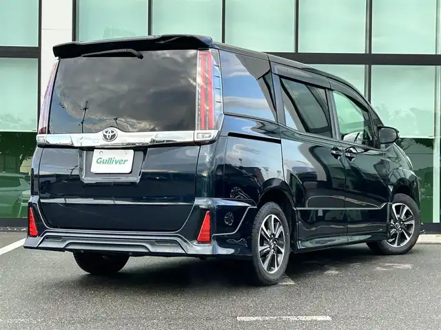 トヨタ ノア Si 和歌山県 2017(平29)年 6.8万km ブラッキッシュアゲハガラスフレーク ALPINE10インチナビ/フルセグTV/Bluetooth/CD/DVD/USB/バックカメラ/ETC/ドライブレコーダー/衝突軽減カメラ/車線逸脱防止機能/クルーズコントロール/サンルーフ/両側パワースライドドア/モデリスタエアロ/革巻きステアリング/ステアリングスイッチ/LEDヘッドライト/フォグランプ/オートライト/オートハイビーム/アイドリングストップ/純正16インチAW/ドアバイザー/プッシュスタート/スマートキー