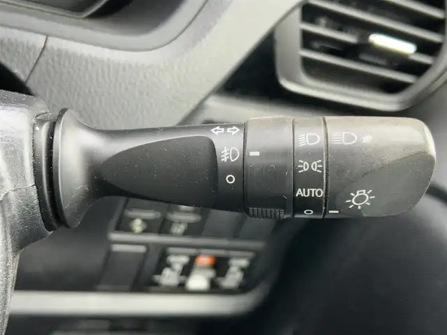 トヨタ ノア Si 和歌山県 2017(平29)年 6.8万km ブラッキッシュアゲハガラスフレーク ALPINE10インチナビ/フルセグTV/Bluetooth/CD/DVD/USB/バックカメラ/ETC/ドライブレコーダー/衝突軽減カメラ/車線逸脱防止機能/クルーズコントロール/サンルーフ/両側パワースライドドア/モデリスタエアロ/革巻きステアリング/ステアリングスイッチ/LEDヘッドライト/フォグランプ/オートライト/オートハイビーム/アイドリングストップ/純正16インチAW/ドアバイザー/プッシュスタート/スマートキー