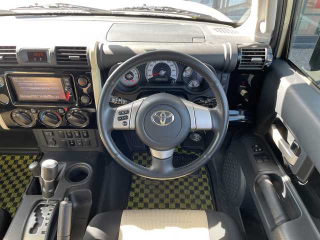 トヨタ ＦＪクルーザー ファイナルエディション 千葉県 2018(平30)年 5.6万km ベージュ 純正SDナビ/(フルセグTV/AM/FM/CD/DVD/TV/BT/)/ドライブレコーダー/バックカメラ/クルーズコントロール/横滑り防止装置/ETC/フォグランプ/電動格納ミラー/純正20インチAW/シートリフター/フロアマット/コーナーセンサー/MTモード付きAM/禁煙車